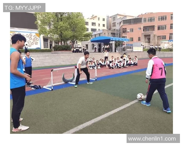 小学足球摄影：记录孩子们在绿茵场上的拼搏与快乐瞬间